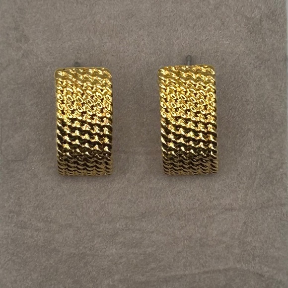 Monet - Vintage 90’s Gold Weaved Design Post Earrings - Picture 1 of 5